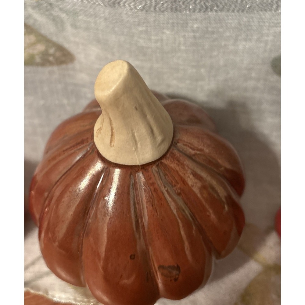 3  PIECE CERAMIC SALT AND PEPPER SHAKER WITH A CENTERPIECE‎ PUMPKINS FALL - Picture 4 of 11